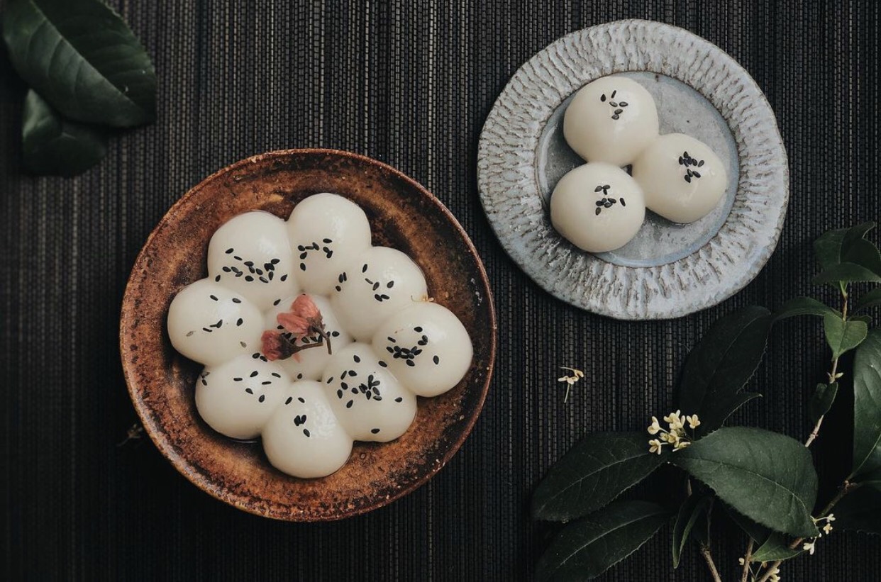 Màu trắng truyền thống mang vẻ đẹp giản dị - Ảnh yu.zu.kitchen