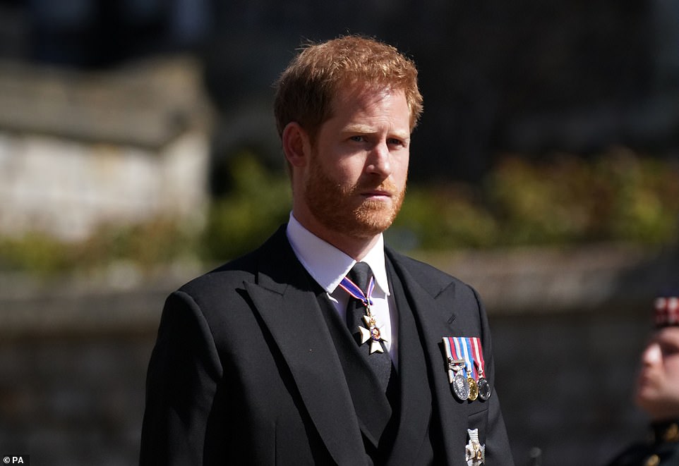 Hoàng tử Harry mới trở về Anh để tham dự tang lễ của ông nội.