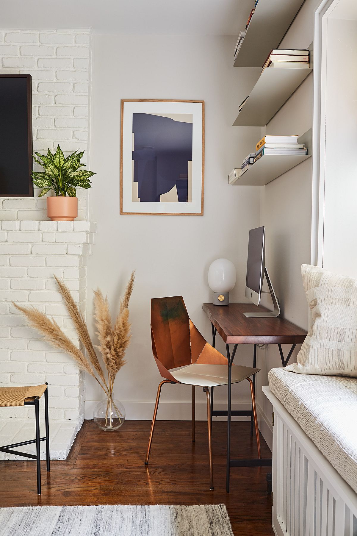 Những món nội thất nhỏ gọn, đa năng cho phòng làm việc tại nhà được tìm kiếm nhiều nhất trong năm 2021.