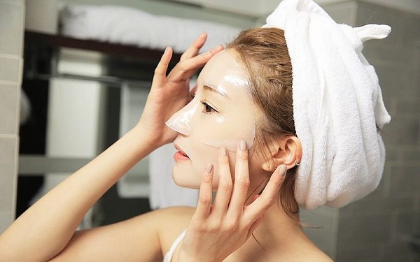 Đắp mặt nạ dưỡng da giúp cung cấp dưỡng chất và độ ẩm cần thiết cho da - Ảnh 2