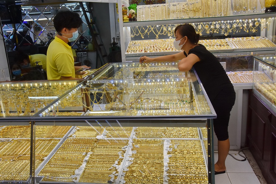 Gía vàng trong nước hôm nay tăng mạnh theo giá vàng thế giới