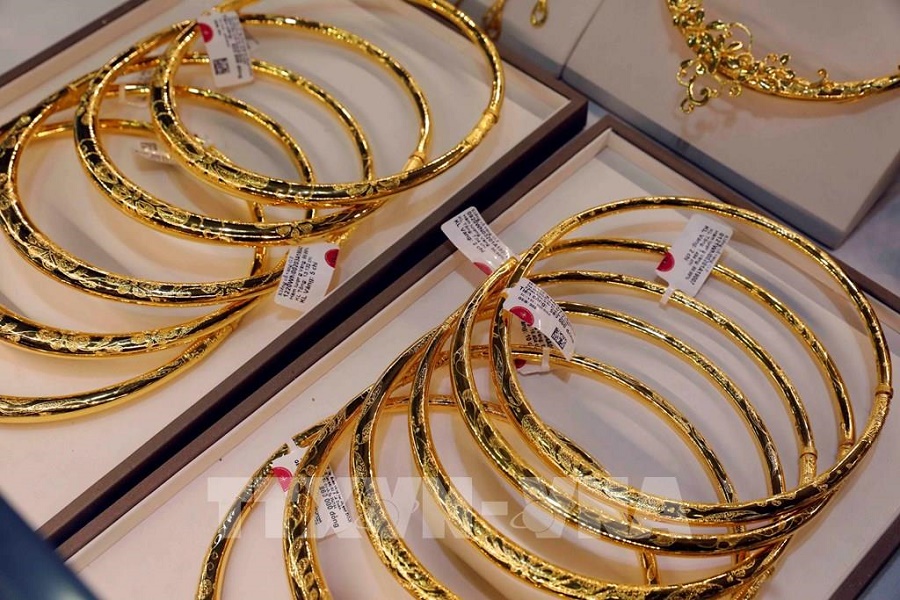 Giá vàng hôm nay 17/1: Vàng thế giới tiếp tục giảm về dưới ngưỡng 1.820 USD