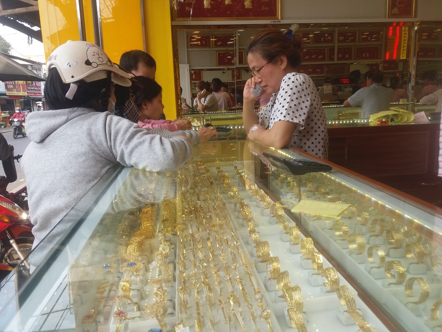 Giá vàng hôm nay 17/2: Vàng thế giới tăng bứt phá bất chấp lạm phát lan rộng