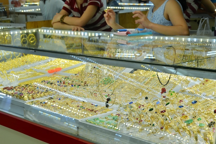 Giá vàng hôm nay 26/2: Vàng trong nước quay đầu giảm mạnh gần 1,5 triệu đồng/lượng