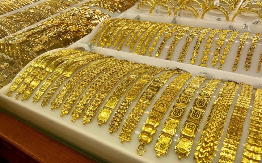 Giá vàng hôm nay 3/3: Vàng trong nước chính thức vượt ngưỡng 67 triệu đồng/lượng