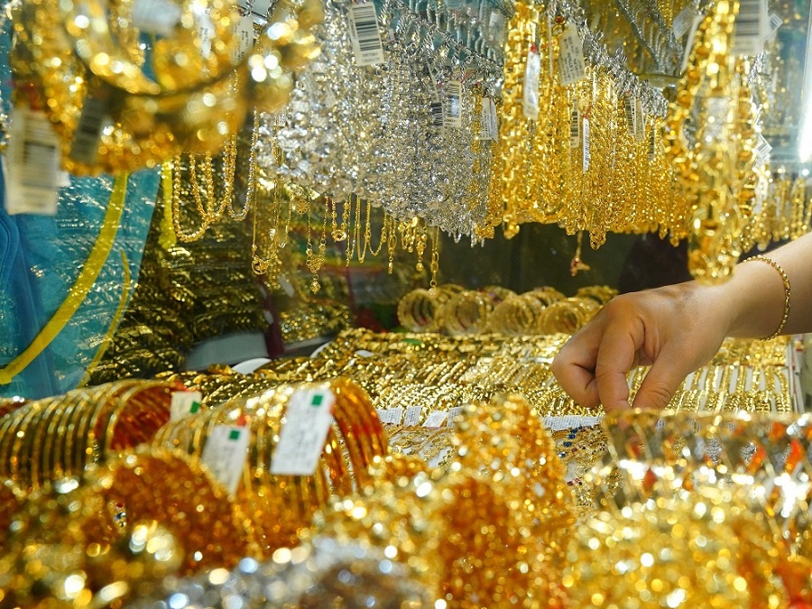 Giá vàng hôm nay 30.3: Vàng trong nước đắt hơn thế giới 16 triệu đồng/lượng