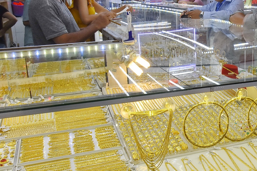 Giá vàng hôm nay 31.3: Vàng thế giới tăng dồn dập