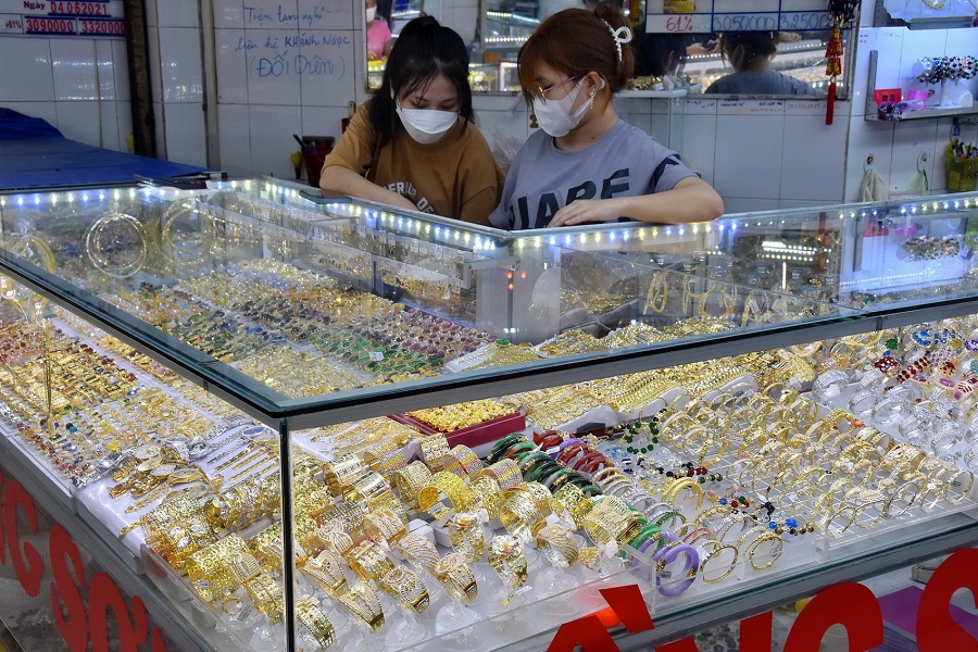 Giá vàng hôm nay 14.6 vàng thế giới và trong nước đua nhau giảm sốc