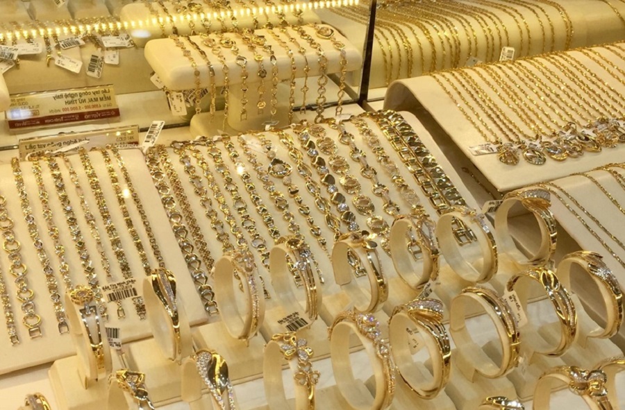 Giá vàng hôm nay 23.6 Vàng trong nước giảm nhẹ, thế giới tăng vọt