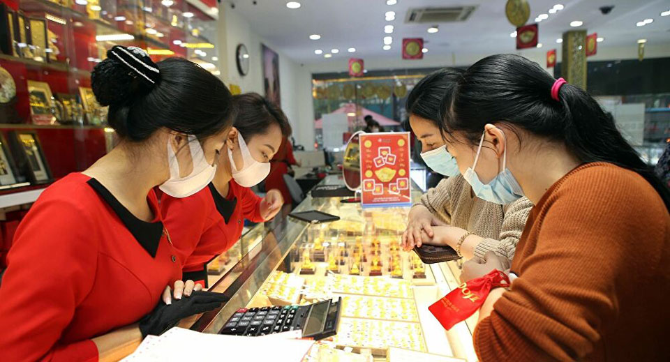 Giá vàng hôm nay 14/8: Vàng trong nước và thế giới đồng loạt tăng mạnh - Ảnh 1