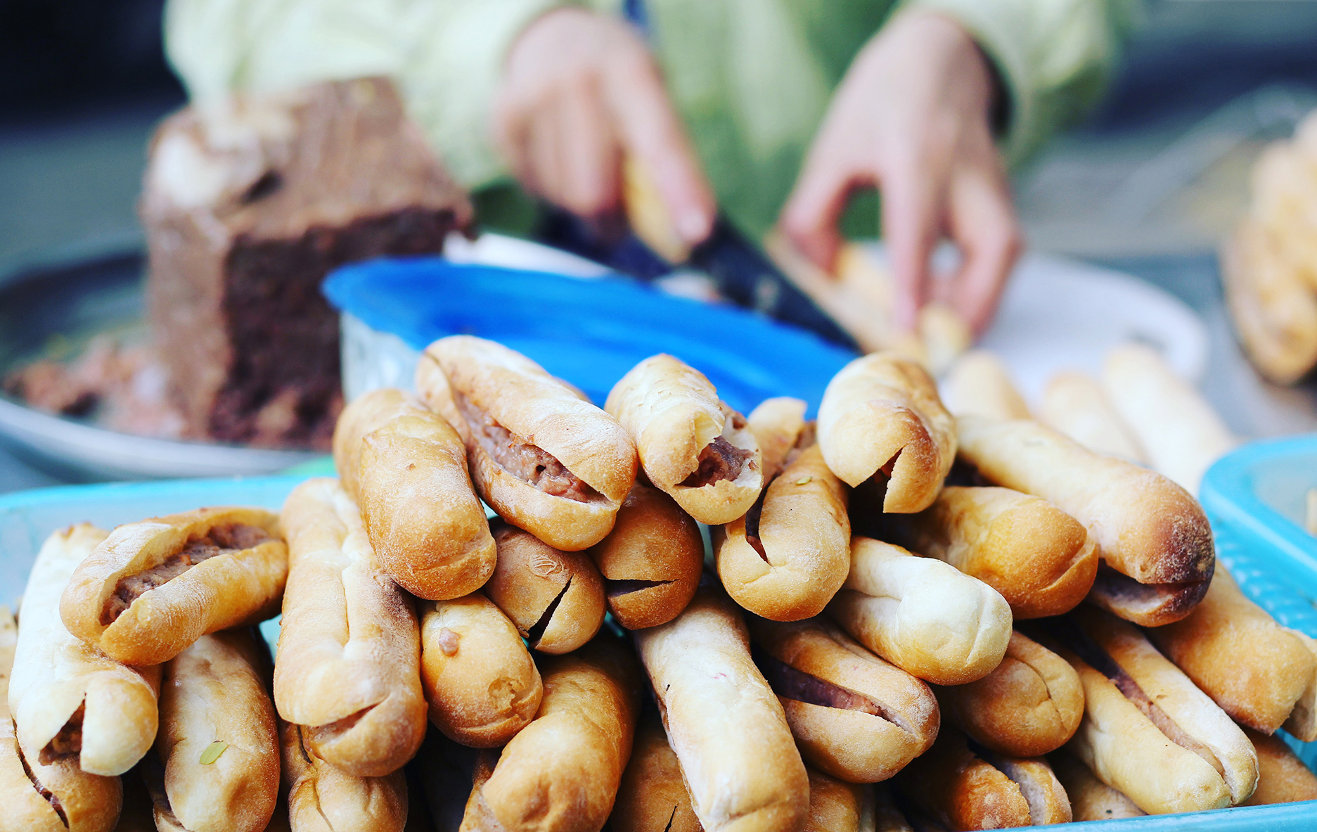 Bánh mì cay, đặc sản dân dã vạn người mê của thành phố hoa phượng đỏ