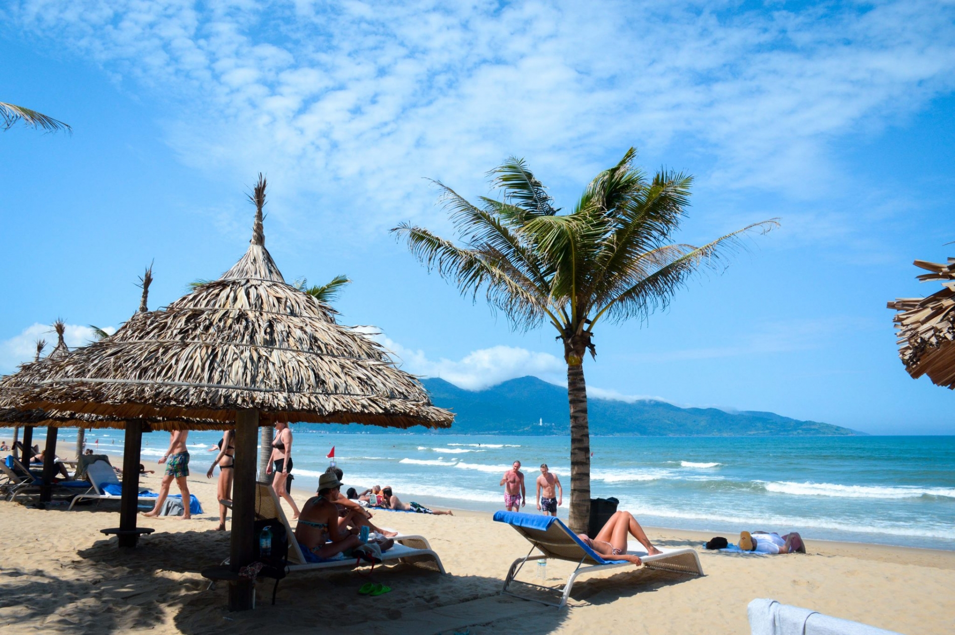 Đà Nẵng là một trong những bãi biển thu hút khách nước ngoài bậc nhất ở Việt Nam.