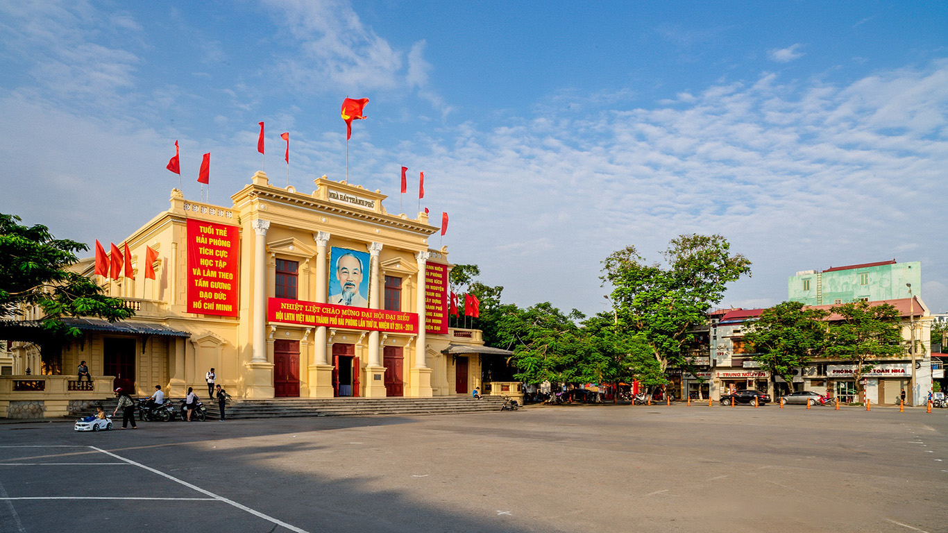 Nhà hát lớn Hải Phòng là một trong những biểu tượng của thành phố 'hoa phượng đỏ'.