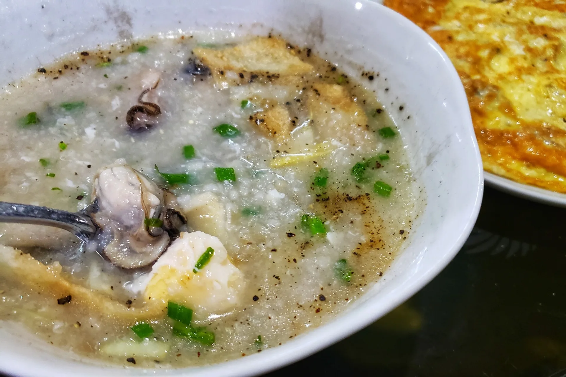 Về đất hoa vàng cỏ xanh, ăn loạt đặc sản siêu ngon từ hàu - Ảnh 1
