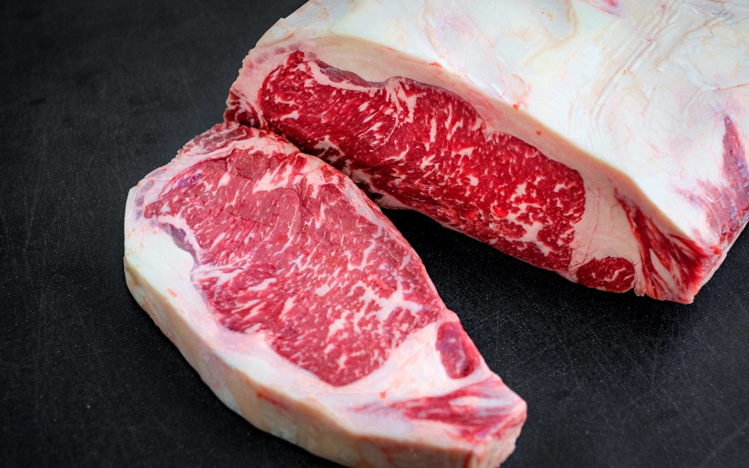 Striplion là phần thịt phổ biến với lớp mỡ bên rìa thịt, giữa phần thịt luôn mọng nước và mềm.