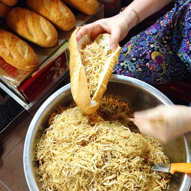 6 tiệm bánh mì nổi tiếng tại Sài Gòn nhất định phải thử qua - Ảnh 7