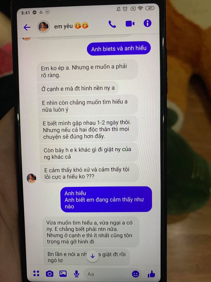 Facebook được cho là của Huỳnh Anh tỏ ra ái ngại mình sẽ là người thứ 3 khi đang 'tìm hiểu' một chàng trai đã có bạn gái.