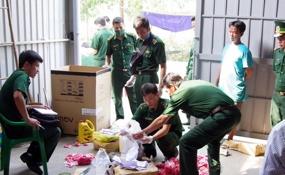 Bộ đội biên phòng tỉnh Bà Rịa - Vũng Tàu vừa triệt phá vụ làm xăng giả có quy mô lớn.