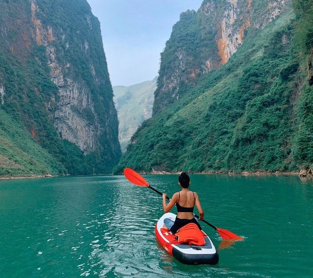 Trải nghiệm chèo thuyền Kayak “dạo” sông Nho Quế, “lướt” hẻm Tu Sản