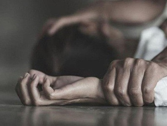 Chú rể xâm hại bé gái 14 tuổi rồi ép uống thuốc tránh thai