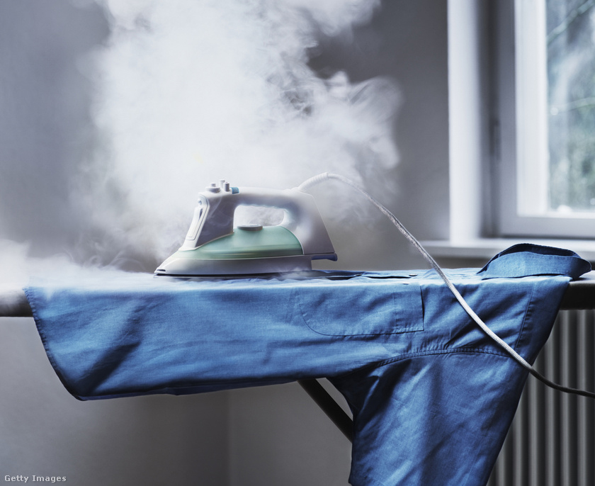 Bạn có biết, lót giấy nhôm phía dưới sẽ giúp là quần áo phẳng nhanh hơn?