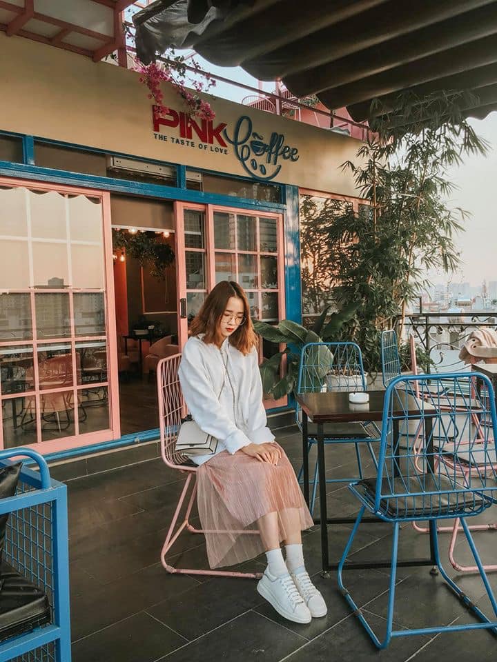 9 quán cà phê hồng phấn siêu xinh khiến “team bánh bèo” Hà Nội thích mê - Ảnh 1