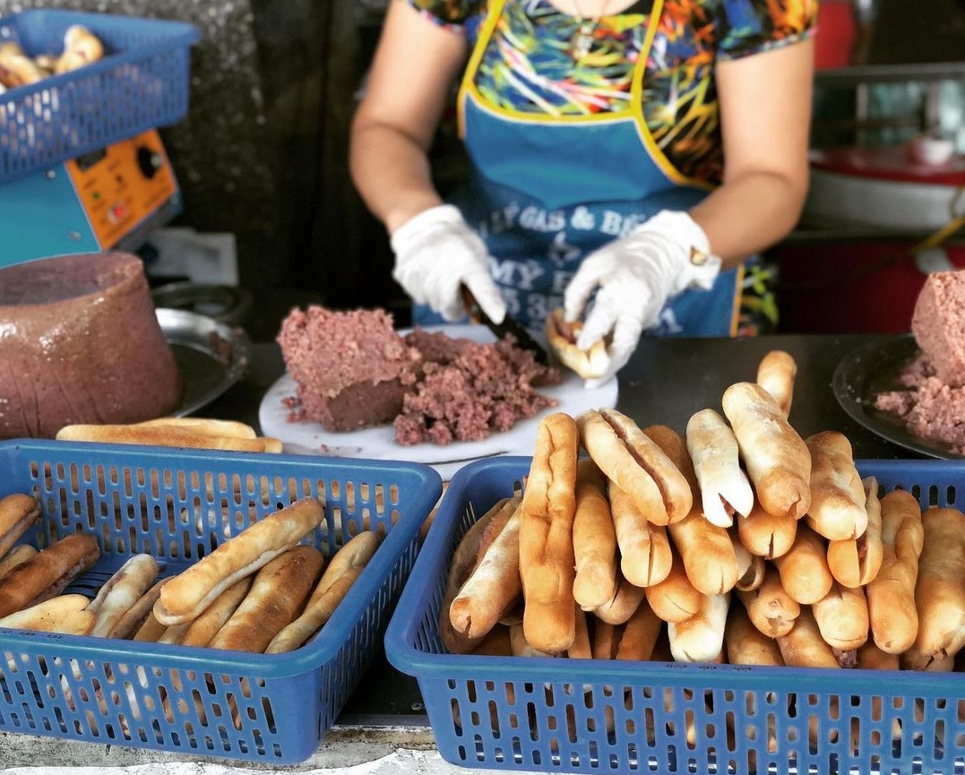 Bánh mì que, thức quà “nhỏ mà có võ” của người dân đất Cảng