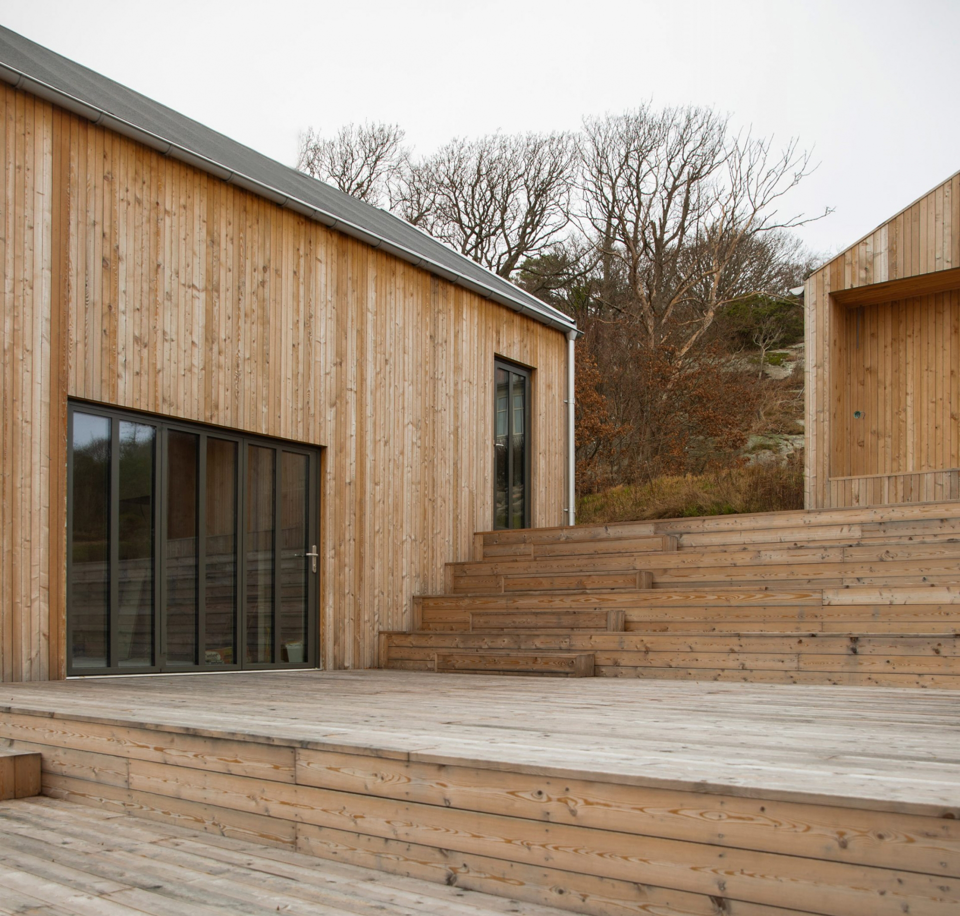 Ngôi nhà gỗ bên bờ biển khiến người ta sẵn sàng... bỏ phố về quê