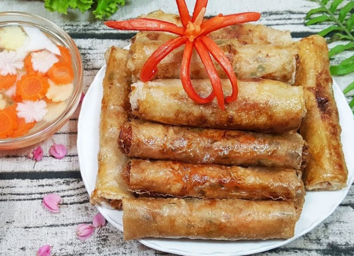 Cách rán nem vàng giòn, để lâu không ỉu