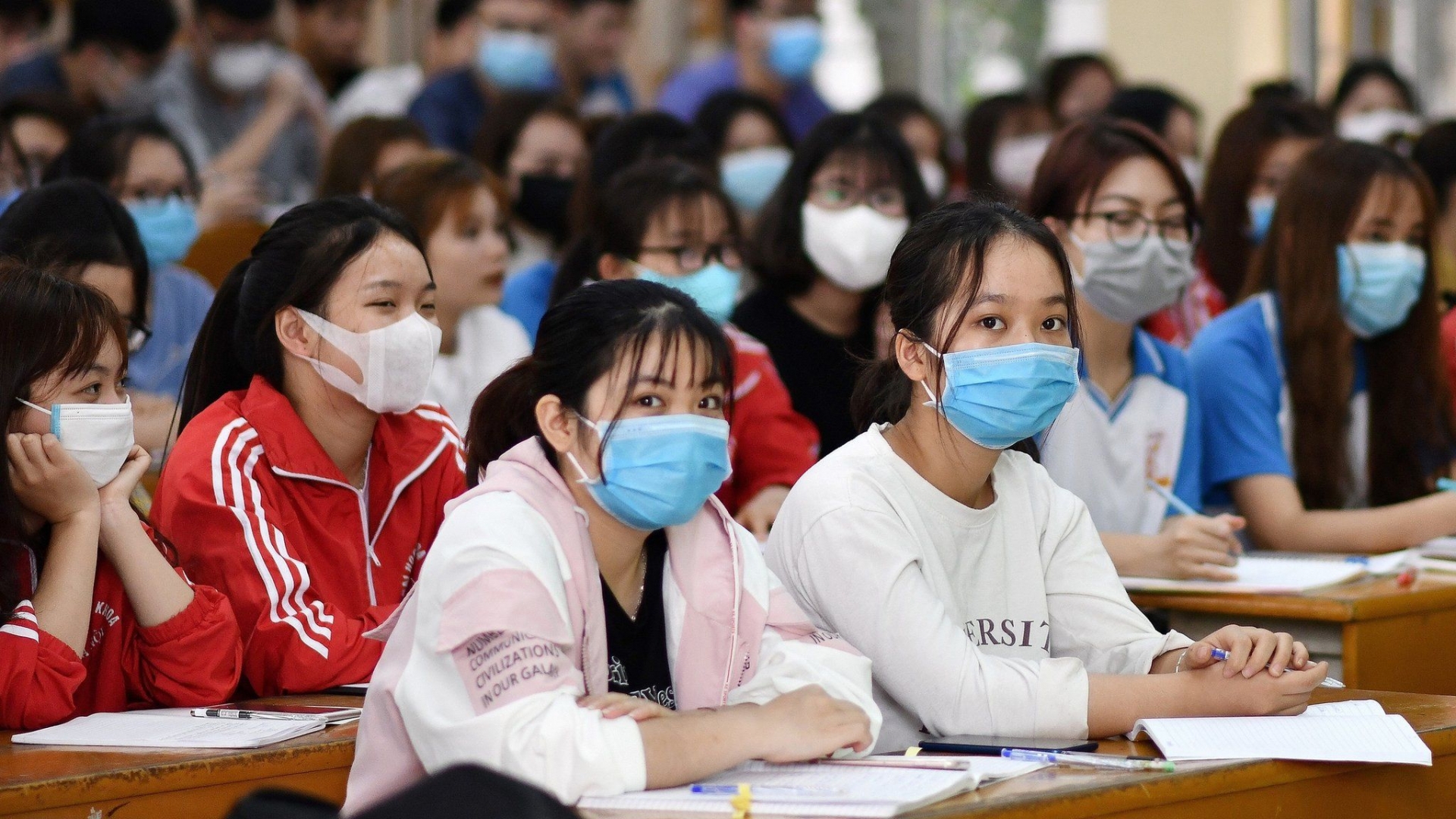 Nhiều trường đại học ở TP.HCM sinh viên nghỉ học để đối phó với chuỗi lây nhiễm gần đây.