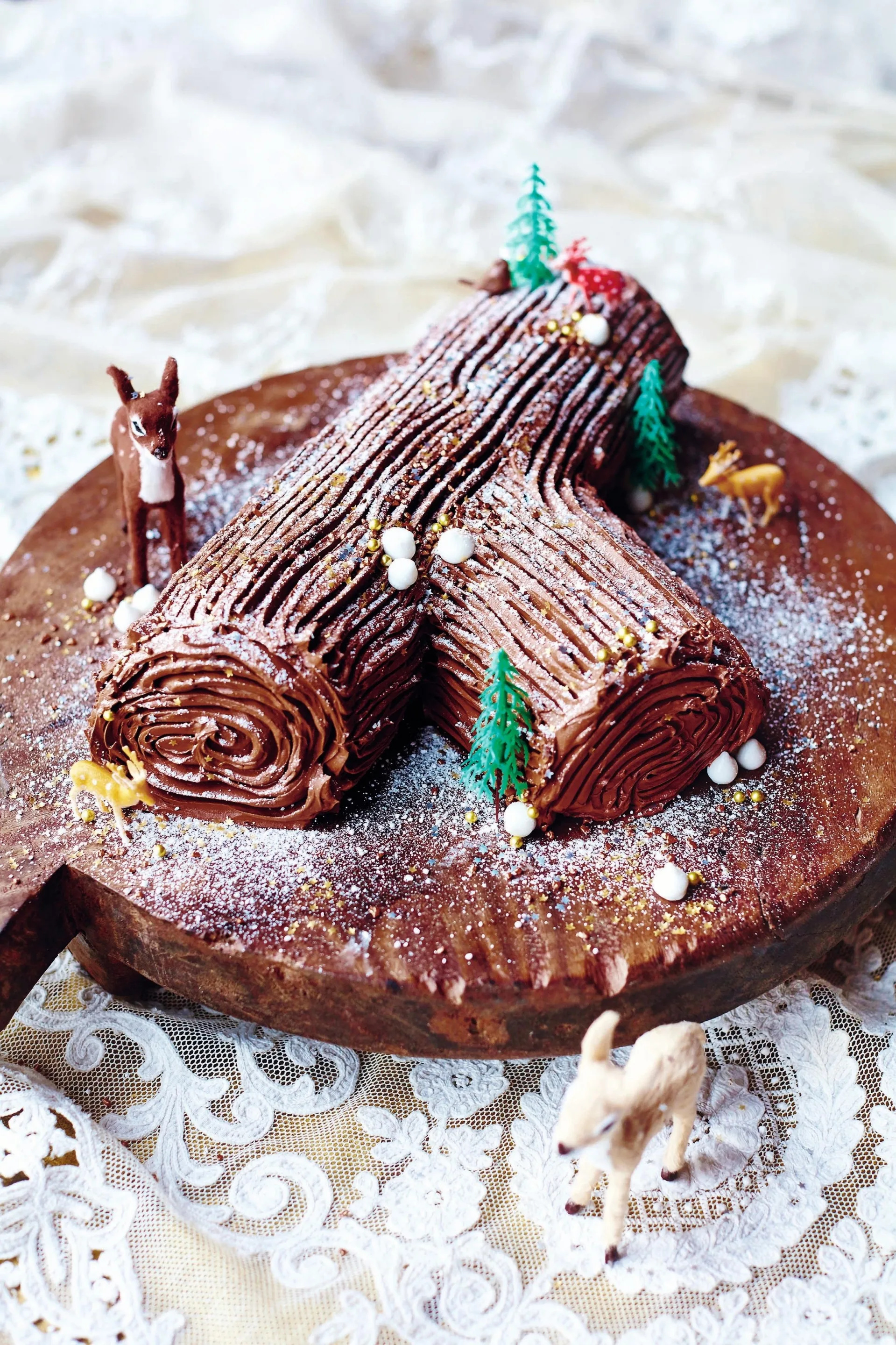 Bánh khúc cây Yule Log, món tráng miệng quan trọng trong lễ Giáng Sinh - Ảnh 1