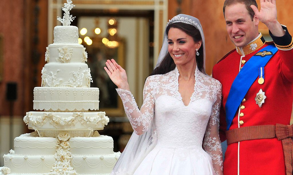 Chiếc bánh cưới của vợ chồng Hoàng tử William và công nương Kate.
