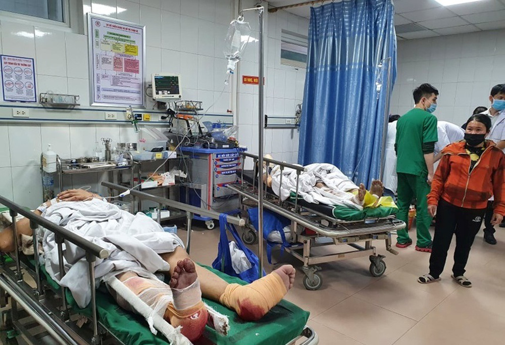 Nghệ An: Rơi thang tời tại công trình xây dựng, 11 người thương vong