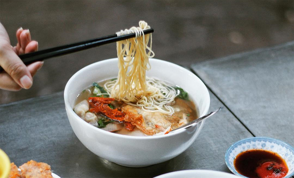 Tiệm mì Thiệu Ký hơn 70 năm ở Sài Gòn nổi tiếng với sợi mì gia truyền làm từ nước tro tàu