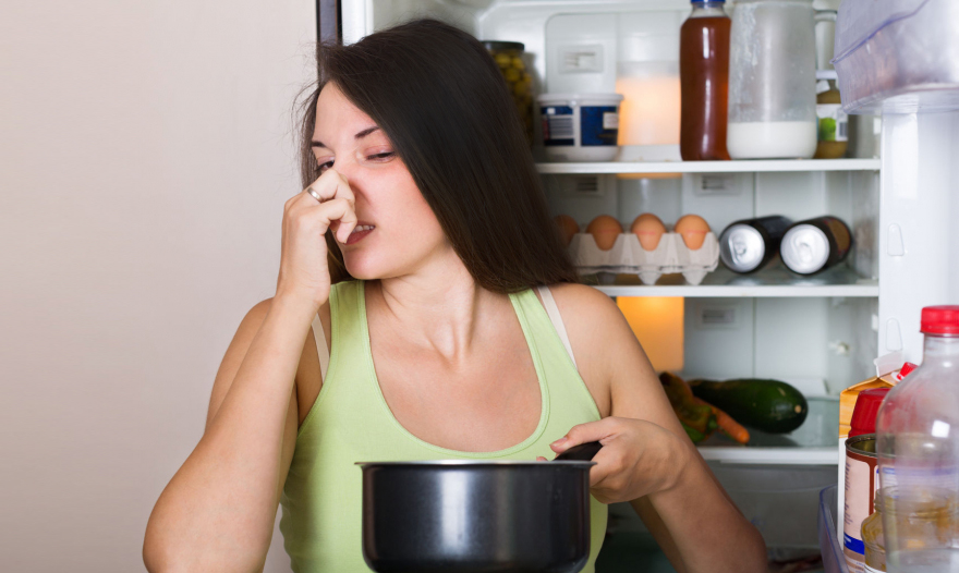 5 cách khử mùi tủ lạnh hiệu quả bằng nguyên liệu rẻ tiền, nhà nào cũng có