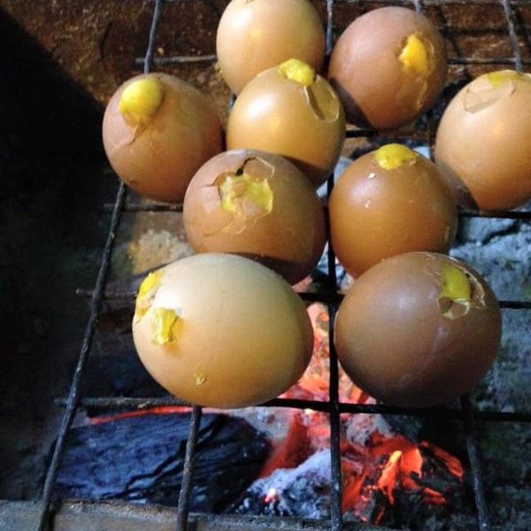 Hãy nướng trứng ở nhiệt độ vừa phải để tránh trứng bị cháy hoặc nổ.