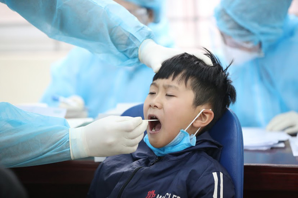 35 học sinh lớp 3E trường Xuân Phương đã âm tính lần 1 với SARS-CoV-2