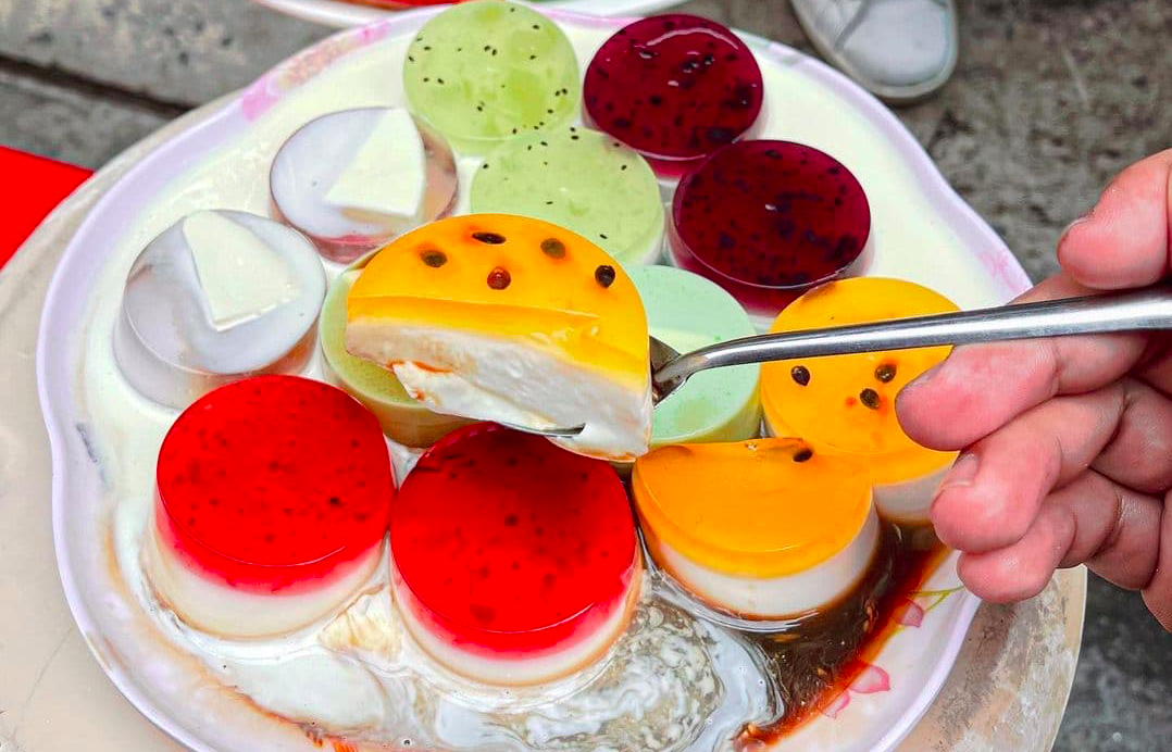 Tiệm bánh flan 12 vị thu hút "thực thần" thích chụp ảnh ở Tân Bình, Sài Gòn