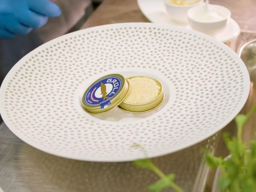 Trứng cá tầm bạch tạng: “Viên kim cương” trên bàn tiệc của hội nhà giàu