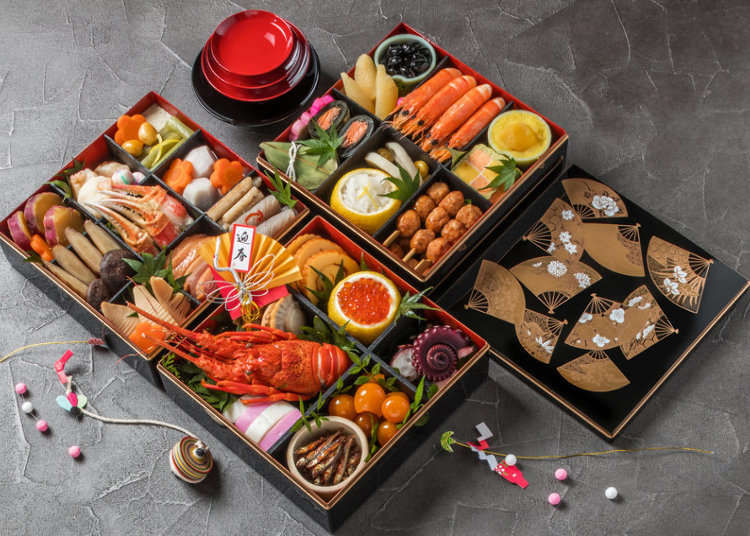 Người Nhật Bản ăn Tết dương nên thay vì bày biện thịnh soạn ngày Tết âm lịch, họ sẽ tặng nhau hộp Osechi Ryori để thể hiện tình cảm dành cho người thân