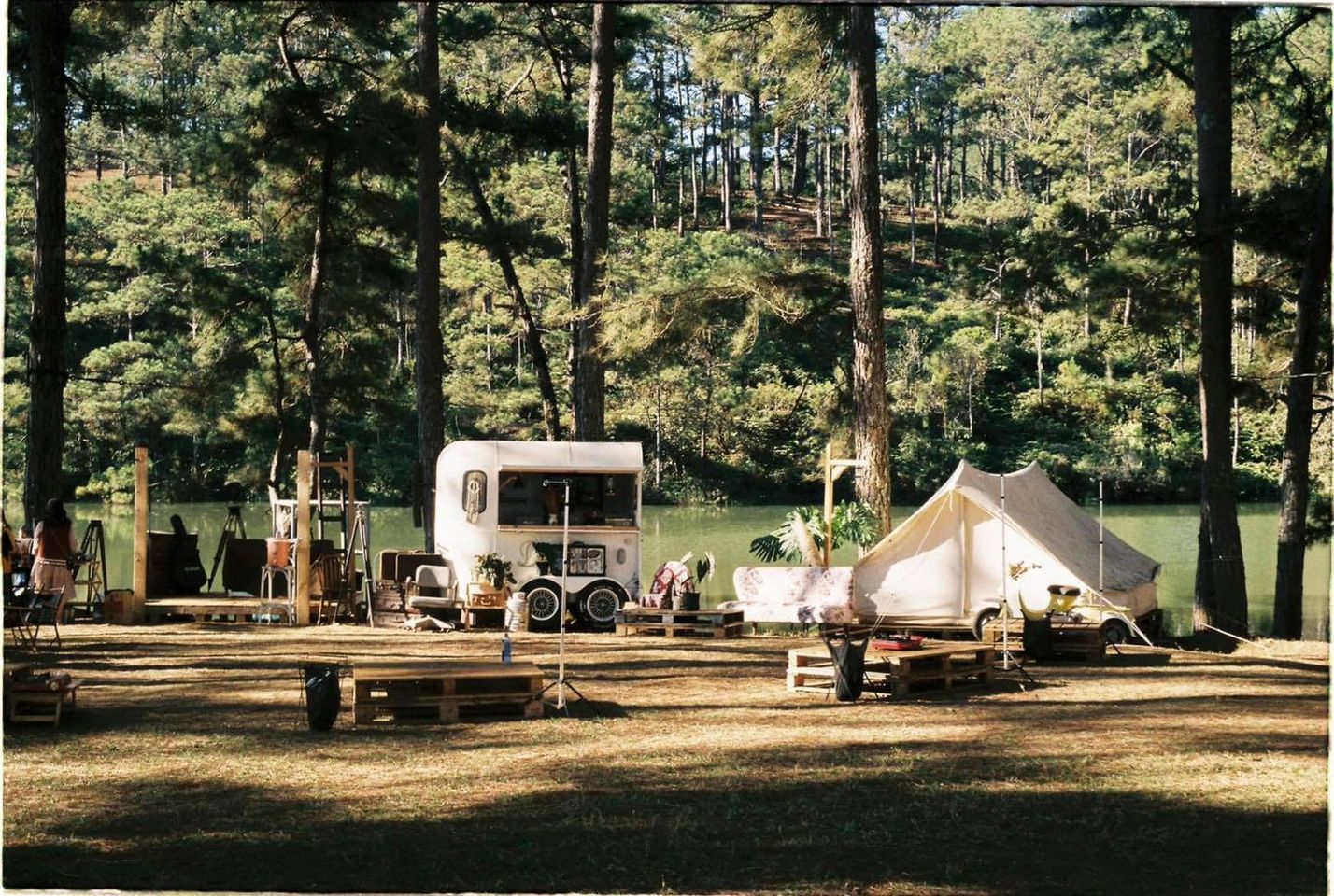 Điểm khiến nhiều người mê mẩn ở Camp Art là bối cảnh quá đỗi thơ mộng và đậm chất nghệ thuật.