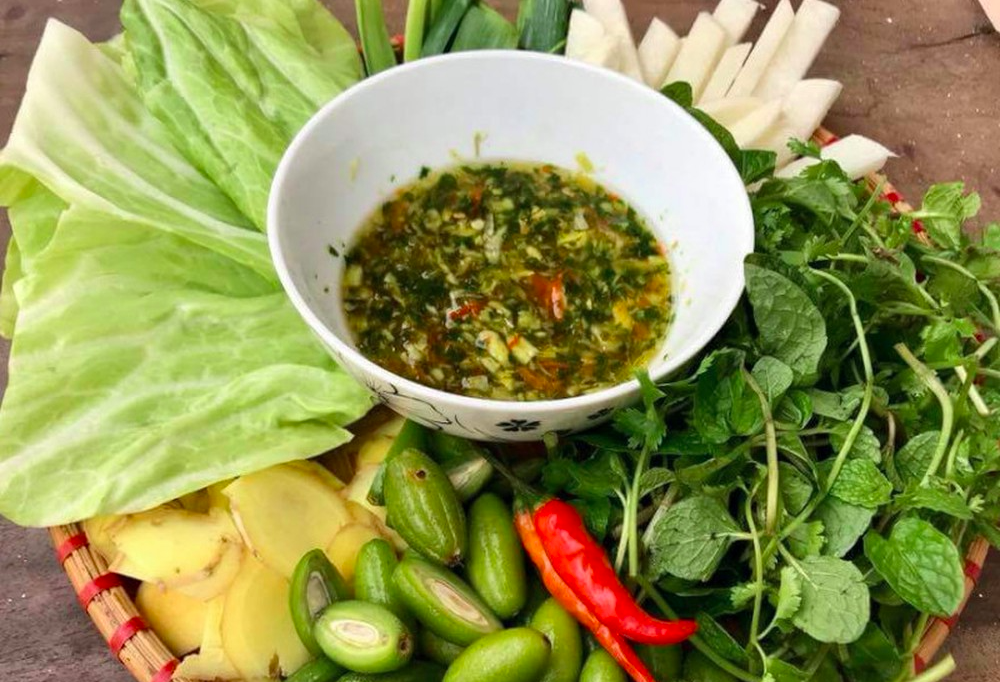 Cách làm bắp cải cuộn nhót xanh chấm chẩm chéo chỉ trong vòng 15 phút nhanh gọn