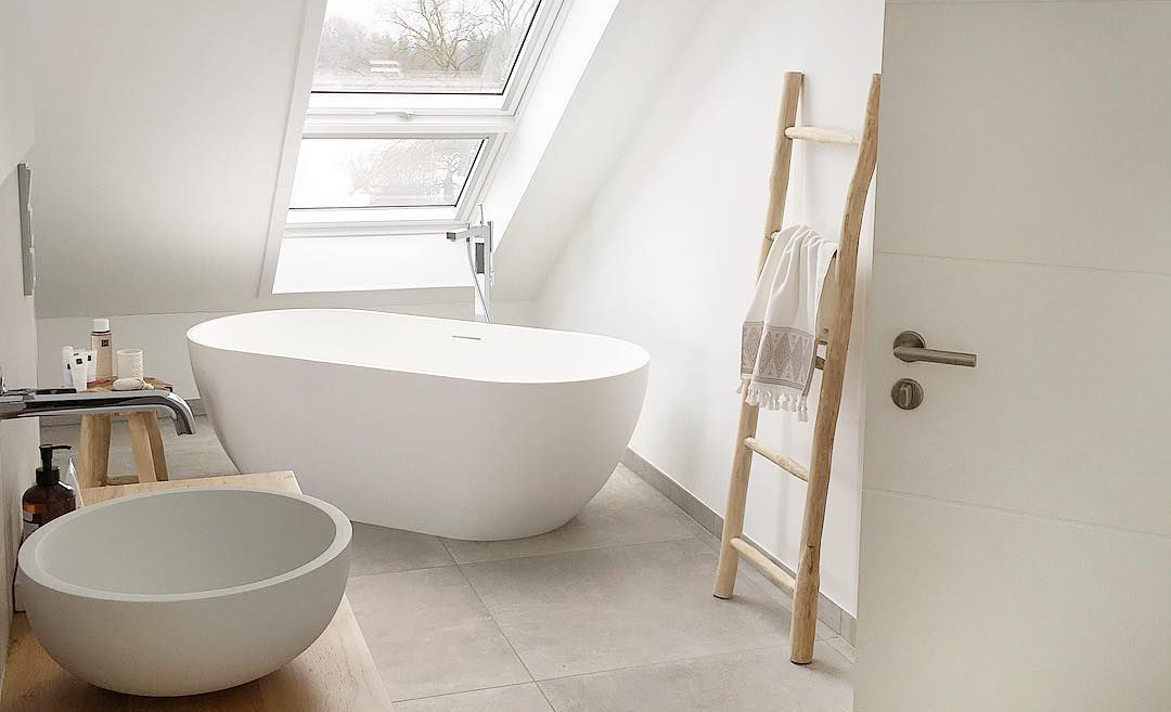 Phòng tắm trên tầng áp - góc thư giãn trong mơ rất nên tặng cho chính mình