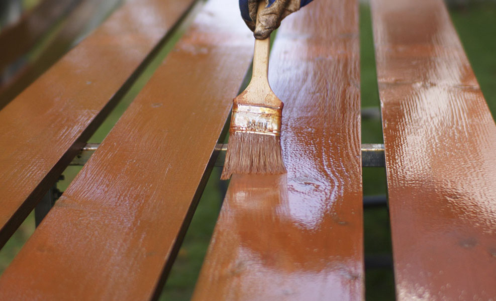 Cách phủ sơn dầu bề mặt gỗ để nội thất gỗ bền đẹp với thời gian