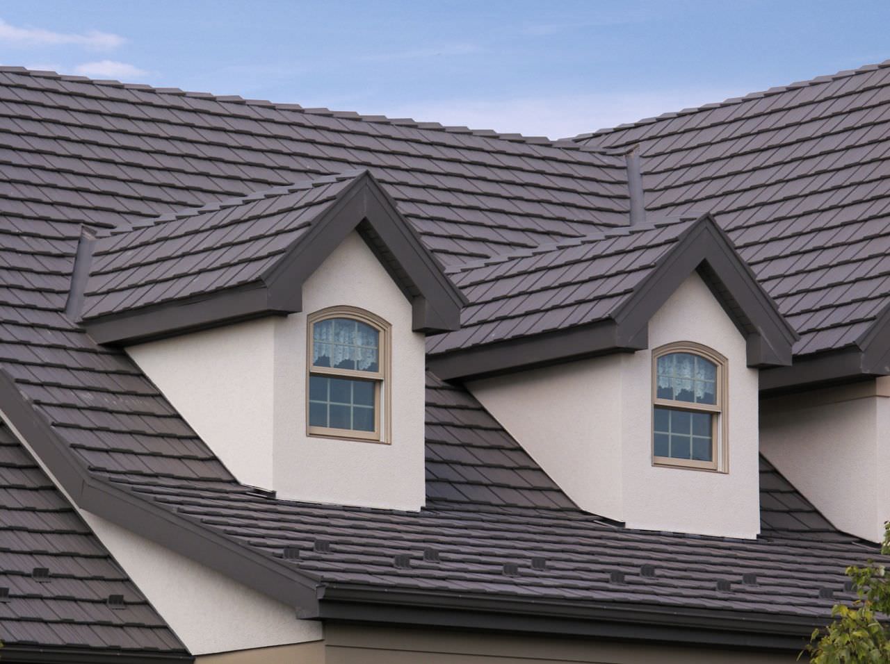 Với phần mái dốc hình chữ A, nhà mái thái hạn chế tối đa việc ứ đọng nước trên mái, giảm thiêu hiện tượng thấm mái, dột nước.