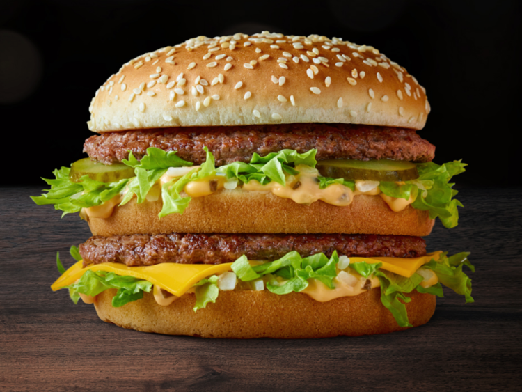 Big Mac, món burger nổi tiếng nhất của McDonald's.