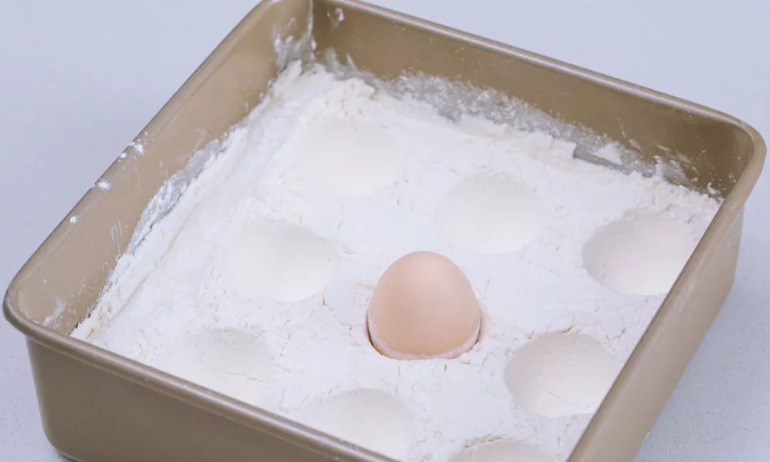 Mách bạn cách làm trứng muối 2 ngày là ăn được, đảm bảo thành công 100% - Ảnh 2