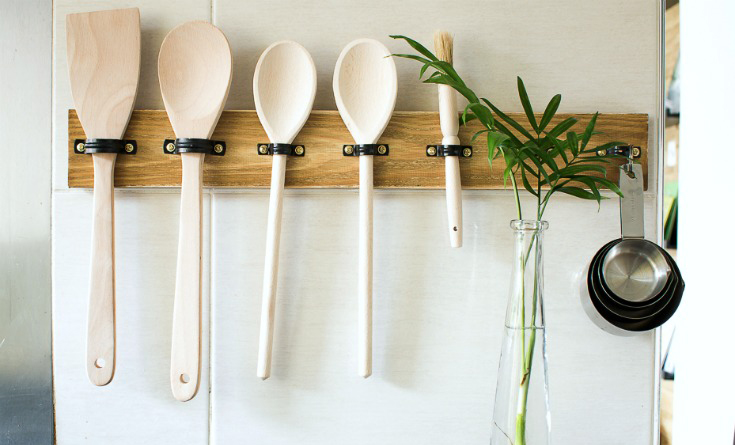 Tự làm giá treo đồ dùng cho phòng bếp gọn gàng chỉ trong 15 phút