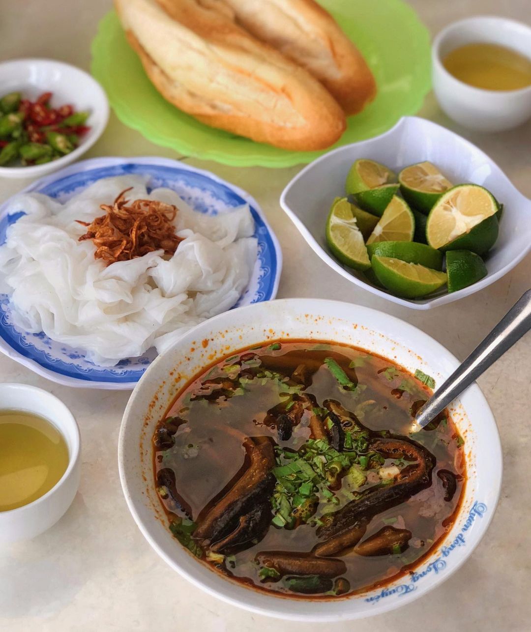 Súp lươn là đặc sản khiến nhiều thực khách nào cũng phải mê mẩn ở Nghệ An. - Ảnh: nomzbysue