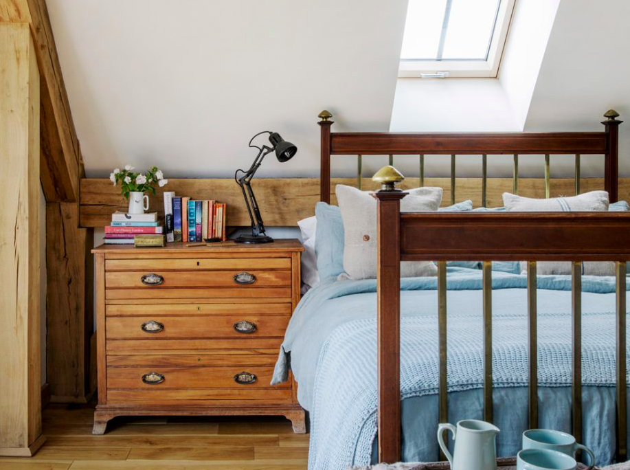 Ngắm 10 phòng ngủ phong cách đồng quê dịu dàng cho mùa Hè thêm tươi mát